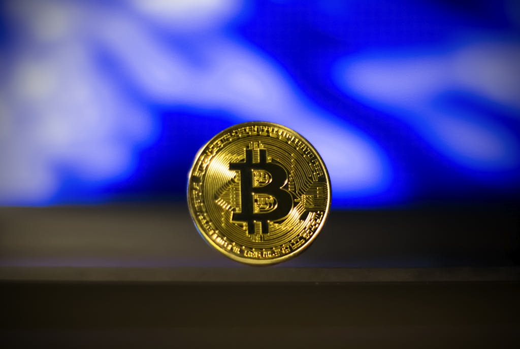 Moneda Bitcoin dorada representando perfil especulador e inversión alto riesgo